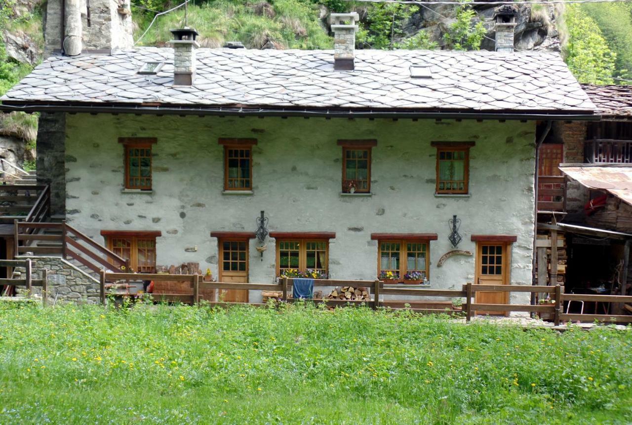 B&B Le Temps D'Une Pause Champorcher Exterior foto